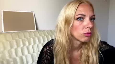 Snapshot of allmaybe chatting on July 20, 3:47 pm Nika online show from July 20, 3:47 pm