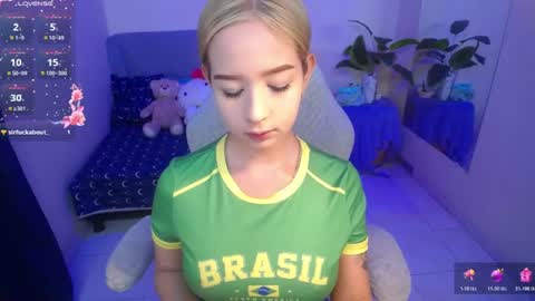 Snapshot of alloy_tiny chatting on July 21, 7:38 pm alloy_tiny online show from July 21, 7:38 pm