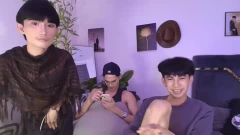 kim and josh online show from April 18, 7:51 pm