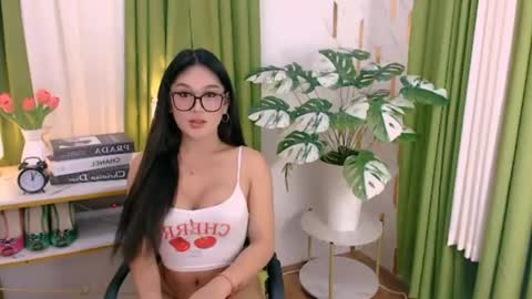 Snapshot of alluring_brianna08 chatting on June 23, 5:44 pm Brianna online show from June 23, 5:44 pm