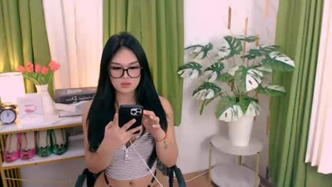 Snapshot of alluring_brianna08 chatting on July 3, 3:35 am Brianna online show from July 3, 3:35 am