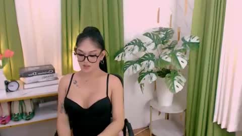 Snapshot of alluring_brianna08 chatting on July 17, 5:25 am Brianna online show from July 17, 5:25 am