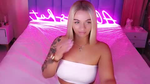 AlwaysHot online show from November 18, 3:01 am