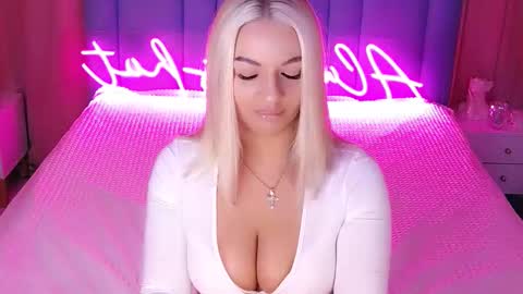 AlwaysHot online show from December 1, 2:05 am