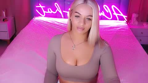 AlwaysHot online show from December 3, 2:19 am