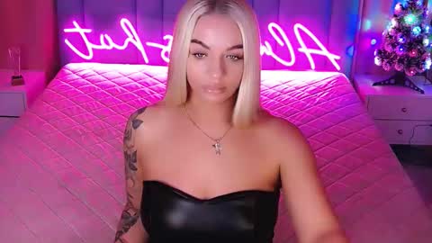 AlwaysHot online show from January 12, 2:17 am