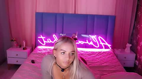 AlwaysHot online show from March 12, 2:07 am