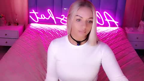 AlwaysHot online show from March 22, 2:15 am