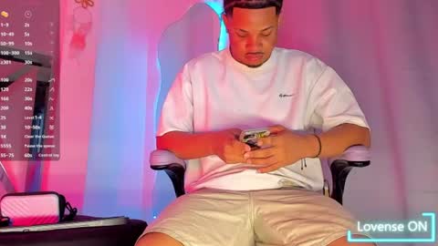 Snapshot of ally_royal chatting on June 16, 1:14 pm ally_royal online show from June 16, 1:14 pm