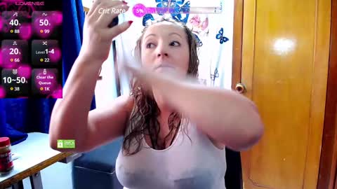 Snapshot of ally_sweety chatting on February 18, 2:27 pm ally_sweety online show from February 18, 2:27 pm