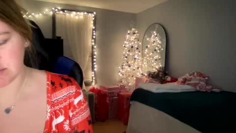 Snapshot of allyanalangel chatting on December 23, 4:01 am allyanalangel online show from December 23, 4:01 am