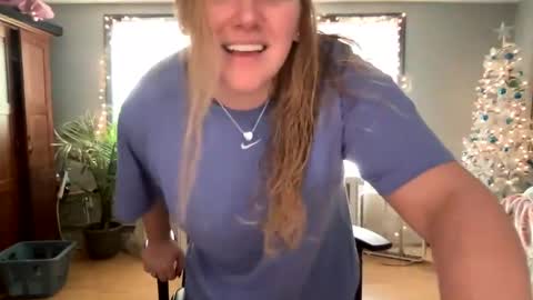 Snapshot of allyanalangel chatting on December 27, 8:07 pm allyanalangel online show from December 27, 8:07 pm