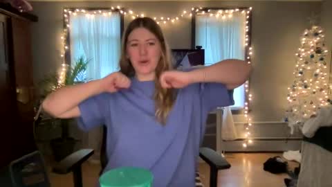 Snapshot of allyanalangel chatting on December 28, 1:59 pm allyanalangel online show from December 28, 1:59 pm