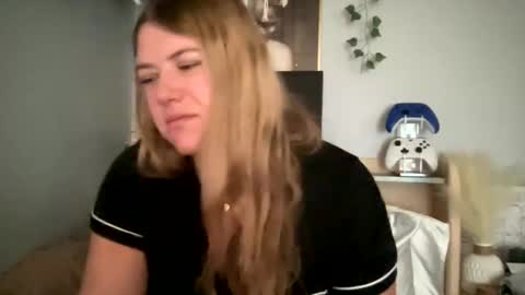 Snapshot of allyanalangel chatting on January 2, 8:02 pm allyanalangel online show from January 2, 8:02 pm