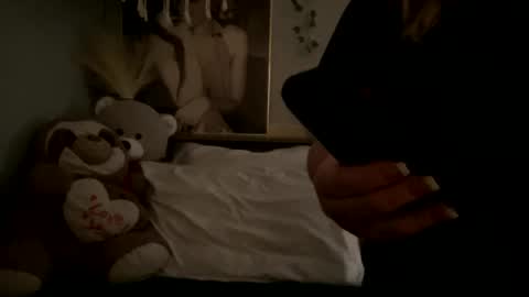 Snapshot of allyanalangel chatting on February 7, 10:41 pm allyanalangel online show from February 7, 10:41 pm