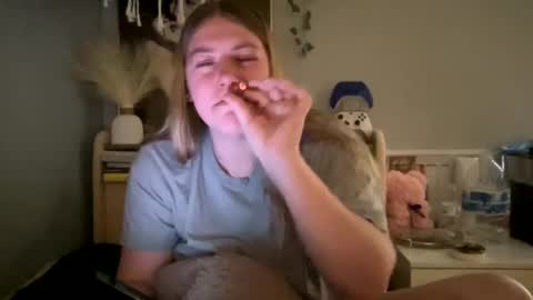 Snapshot of allyanalangel chatting on February 11, 10:37 am allyanalangel online show from February 11, 10:37 am