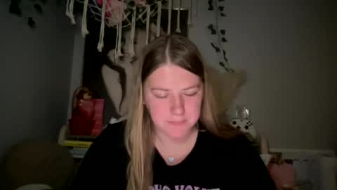 Snapshot of allyanalangel chatting on March 3, 6:48 am allyanalangel online show from March 3, 6:48 am