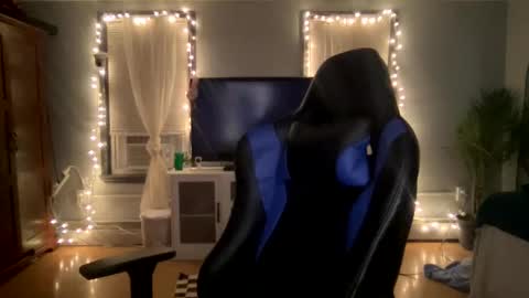 Snapshot of allyanalangel chatting on March 9, 8:18 am allyanalangel online show from March 9, 8:18 am