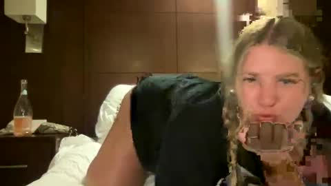 Snapshot of allyanalangel chatting on September 21, 5:20 am allyanalangel online show from September 21, 5:20 am