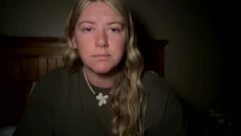 Snapshot of allyanalangel chatting on October 4, 6:00 am allyanalangel online show from October 4, 6:00 am