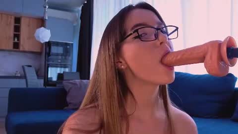 Snapshot of allyaska chatting on June 23, 8:12 am Hello dear guys my name is Alaska lets get to know each other better online show from June 23, 8:12 am