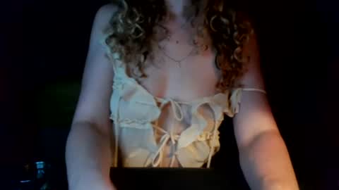 allycat4xoxo online show from June 3, 3:42 am
