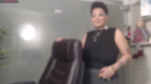 Snapshot of allyiah chatting on December 2, 6:21 pm         online show from December 2, 6:21 pm