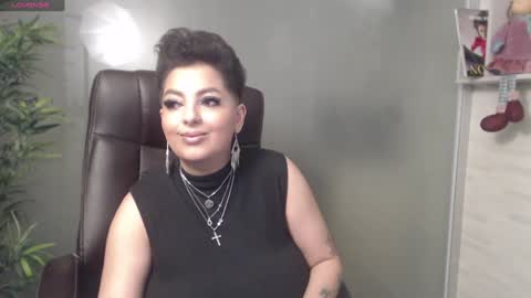 Snapshot of allyiah chatting on December 2, 9:28 pm         online show from December 2, 9:28 pm