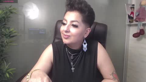 Snapshot of allyiah chatting on December 3, 12:35 am         online show from December 3, 12:35 am