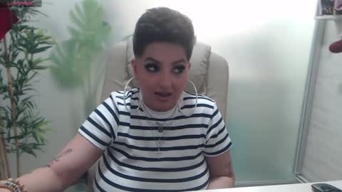 Snapshot of allyiah chatting on December 4, 8:07 pm         online show from December 4, 8:07 pm