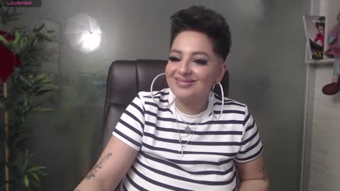 Snapshot of allyiah chatting on December 5, 2:31 am         online show from December 5, 2:31 am