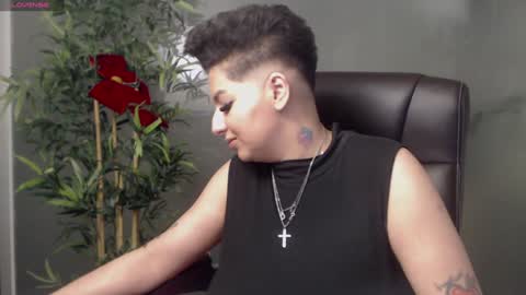 Snapshot of allyiah chatting on December 6, 12:02 am         online show from December 6, 12:02 am