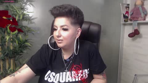 Snapshot of allyiah chatting on December 6, 8:51 pm         online show from December 6, 8:51 pm