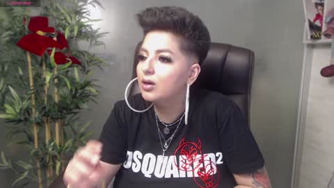 Snapshot of allyiah chatting on December 7, 12:30 am         online show from December 7, 12:30 am