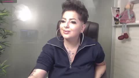 Snapshot of allyiah chatting on December 12, 12:59 am         online show from December 12, 12:59 am