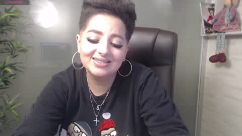 Snapshot of allyiah chatting on December 14, 1:28 am         online show from December 14, 1:28 am