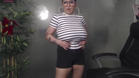 Snapshot of allyiah chatting on December 14, 9:13 pm         online show from December 14, 9:13 pm