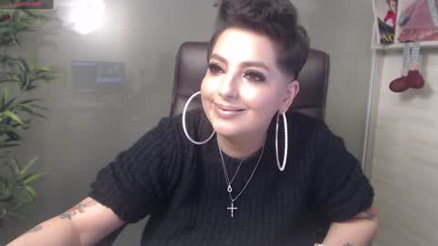 Snapshot of allyiah chatting on December 18, 10:35 pm         online show from December 18, 10:35 pm