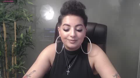 Snapshot of allyiah chatting on December 22, 9:31 pm         online show from December 22, 9:31 pm