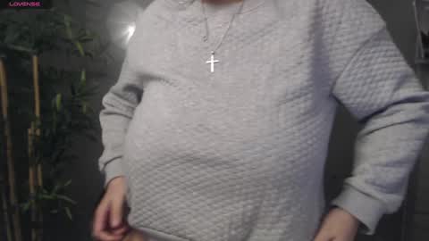 Snapshot of allyiah chatting on December 26, 1:29 am         online show from December 26, 1:29 am