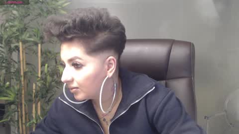 Snapshot of allyiah chatting on December 29, 12:30 am         online show from December 29, 12:30 am