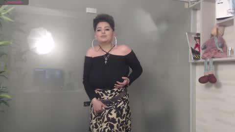 Snapshot of allyiah chatting on January 2, 1:49 am         online show from January 2, 1:49 am