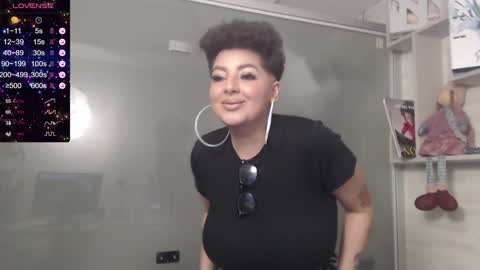 Snapshot of allyiah chatting on January 4, 10:34 pm         online show from January 4, 10:34 pm