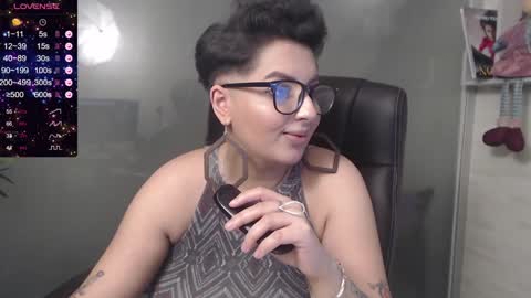 Snapshot of allyiah chatting on January 6, 2:15 am         online show from January 6, 2:15 am