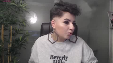 Snapshot of allyiah chatting on January 14, 10:34 pm         online show from January 14, 10:34 pm