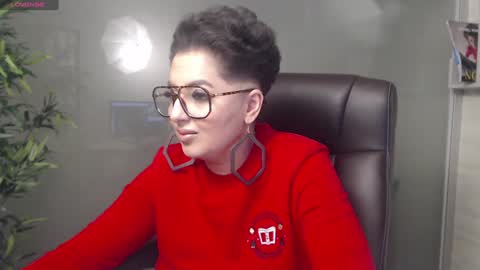 Snapshot of allyiah chatting on January 17, 10:34 pm         online show from January 17, 10:34 pm