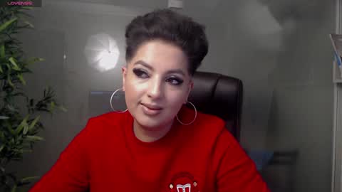 Snapshot of allyiah chatting on January 18, 9:13 pm         online show from January 18, 9:13 pm