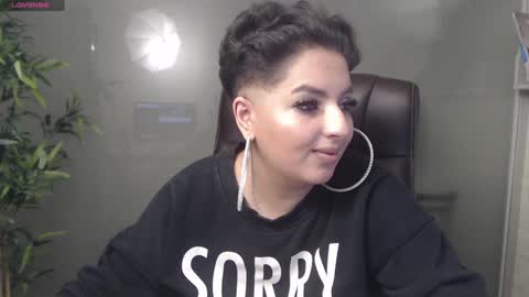 Snapshot of allyiah chatting on January 20, 1:18 am         online show from January 20, 1:18 am