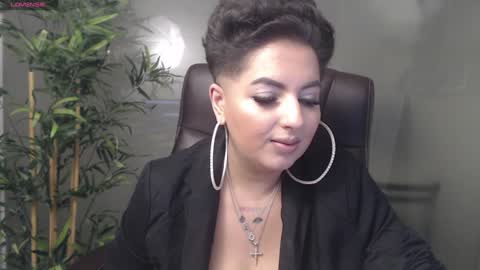 Snapshot of allyiah chatting on January 20, 10:48 pm         online show from January 20, 10:48 pm