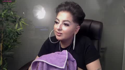 Snapshot of allyiah chatting on January 21, 11:24 pm         online show from January 21, 11:24 pm